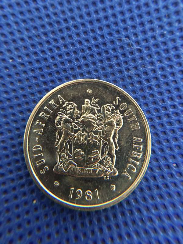 SOUTH AFRICA LOT OF CRESTED COINS NOTE BLUE LUSTER ON SOME  9 COINS  (A13)