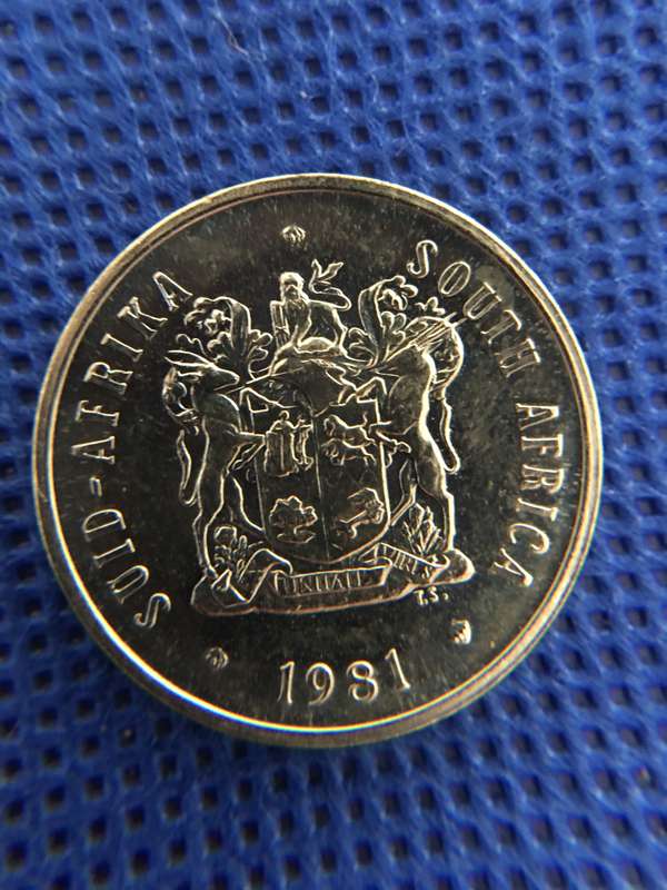 SOUTH AFRICA LOT OF CRESTED COINS NOTE BLUE LUSTER ON SOME  9 COINS  (A13)