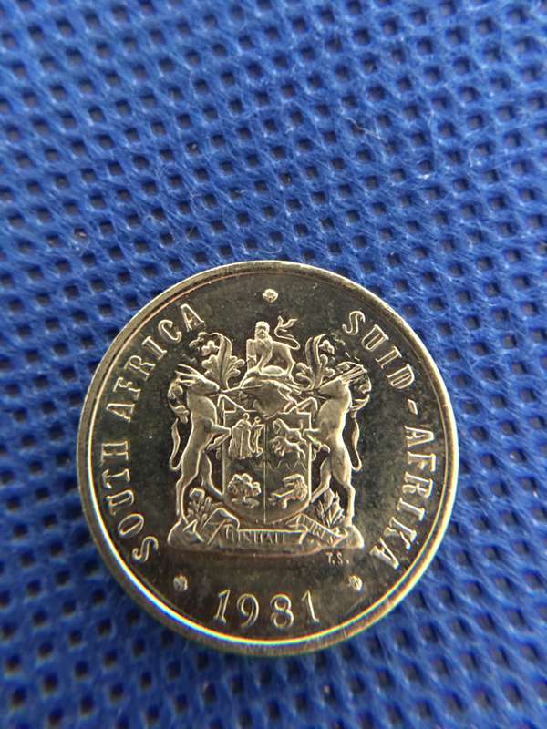 SOUTH AFRICA LOT OF CRESTED COINS NOTE BLUE LUSTER ON SOME  9 COINS  (A13)