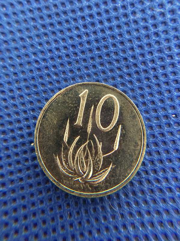 SOUTH AFRICA LOT OF CRESTED COINS NOTE BLUE LUSTER ON SOME  9 COINS  (A13)