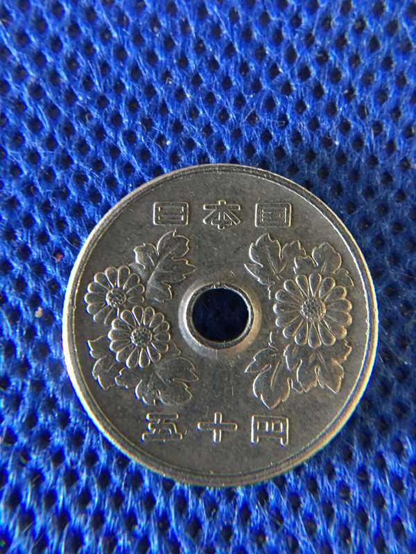 JAPAN YEN COIN 50 - COIN HAS EDGE RIDGES