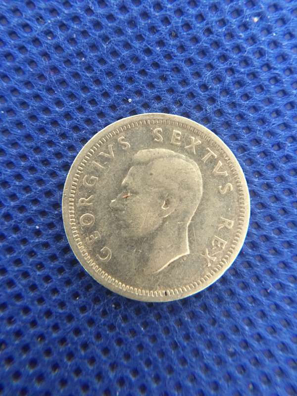 SOUTH AFRICA - 1948 6 PENCE 6D COIN