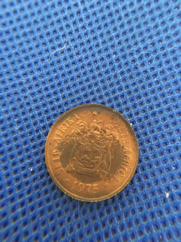 SOUTH AFRICA LOT OF COINS - (1)  R5 - R2 - 50c  20c 10c 5c 2c 1c  lot of 8 coins all crested