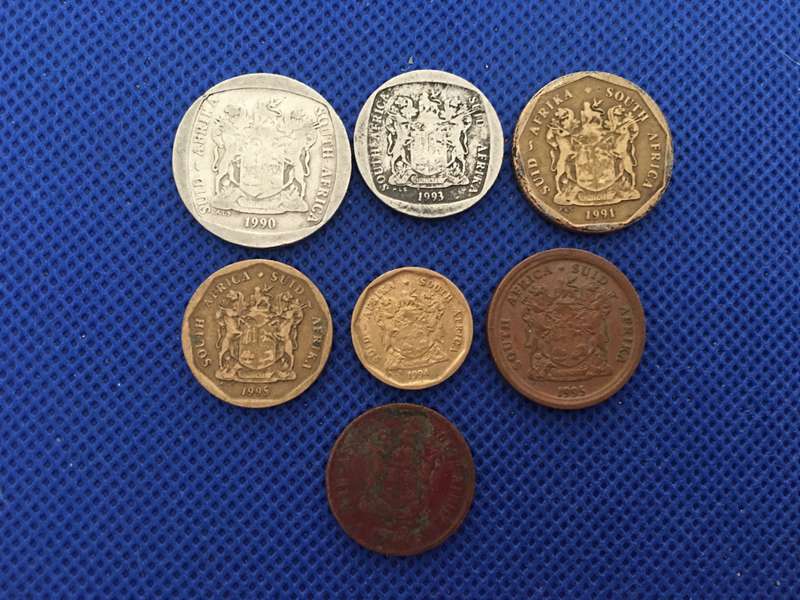 SOUTH AFRICA - LOT OF 7 COINS - R2  R1  50c 20c 5c 1c 10c  LOT OF 7 COINS (A2) all crested coins