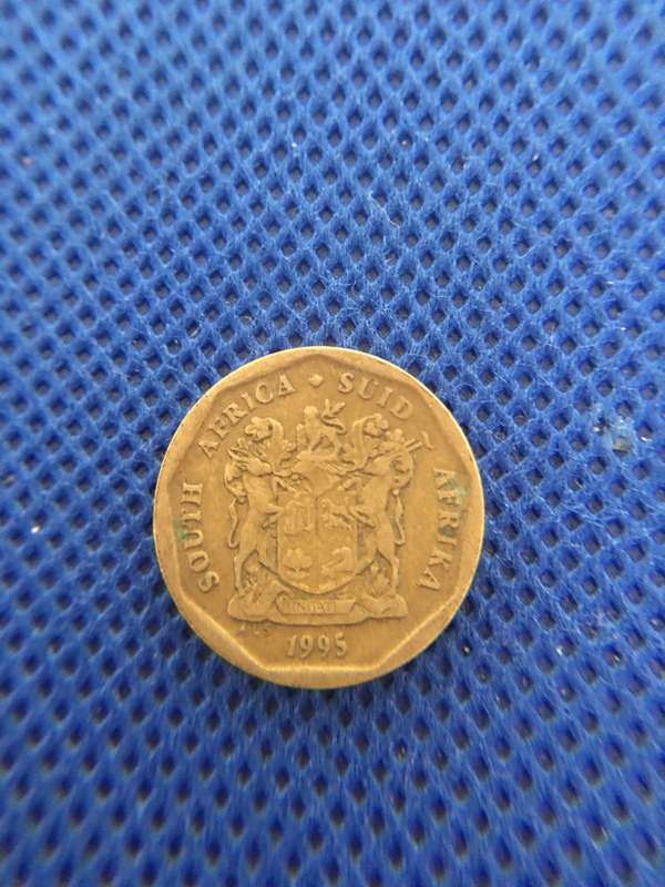 SOUTH AFRICA - LOT OF 7 COINS - R2  R1  50c 20c 5c 1c 10c  LOT OF 7 COINS (A2) all crested coins