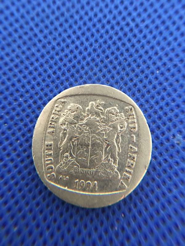 SOUTH AFRICA  LOT OF 7 COINS - (A1)  R5 R2  R1  50c 20c 10c 5c