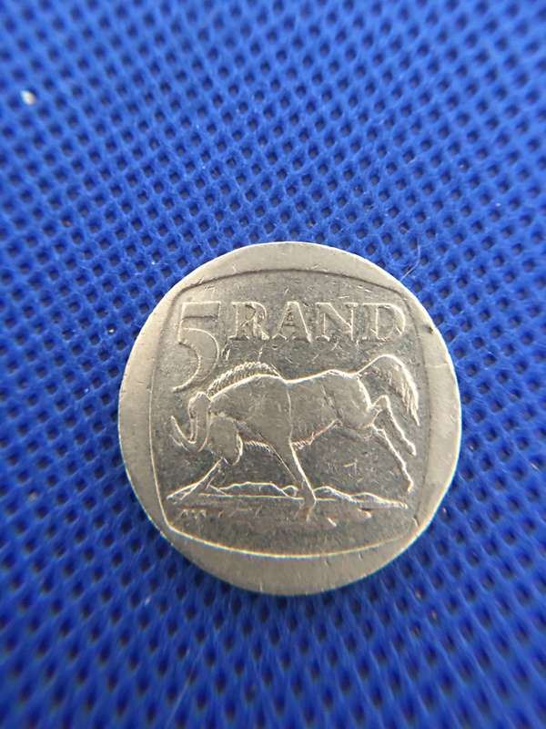 SOUTH AFRICA  LOT OF 7 COINS - (A1)  R5 R2  R1  50c 20c 10c 5c