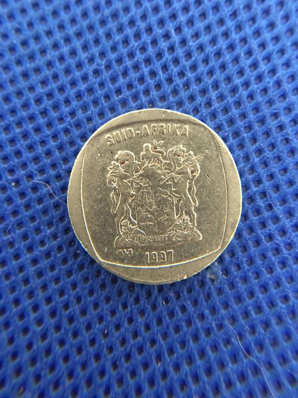 SOUTH AFRICA  LOT OF 7 COINS - (A1)  R5 R2  R1  50c 20c 10c 5c