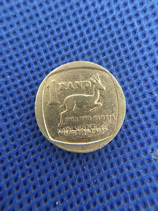 SOUTH AFRICA  LOT OF 7 COINS - (A1)  R5 R2  R1  50c 20c 10c 5c