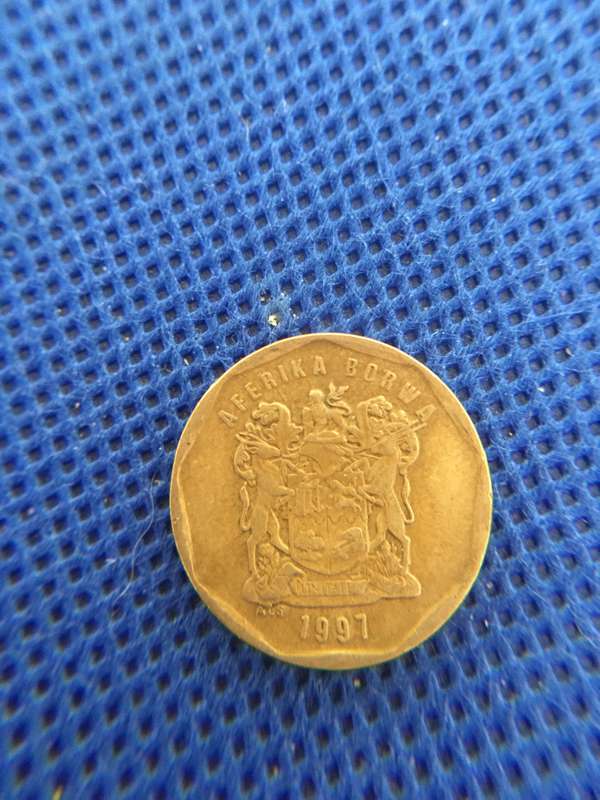 SOUTH AFRICA  LOT OF 7 COINS - (A1)  R5 R2  R1  50c 20c 10c 5c