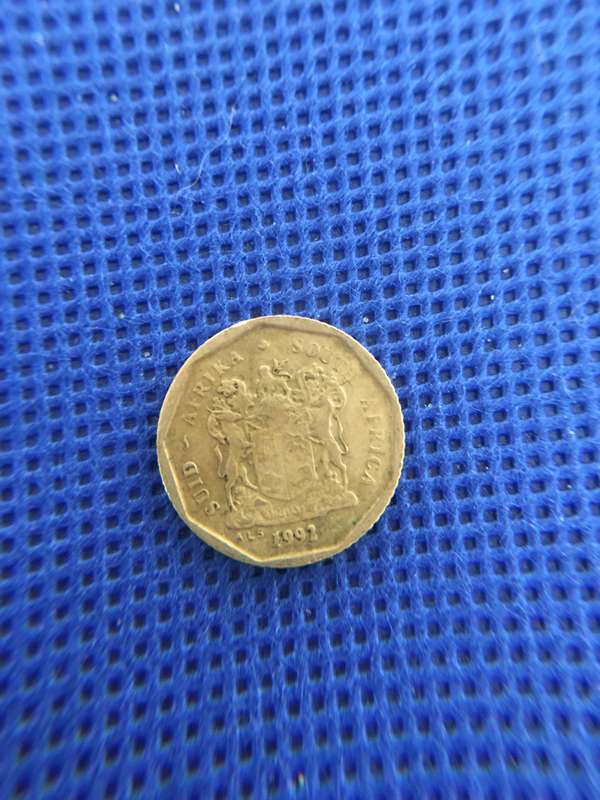 SOUTH AFRICA  LOT OF 7 COINS - (A1)  R5 R2  R1  50c 20c 10c 5c