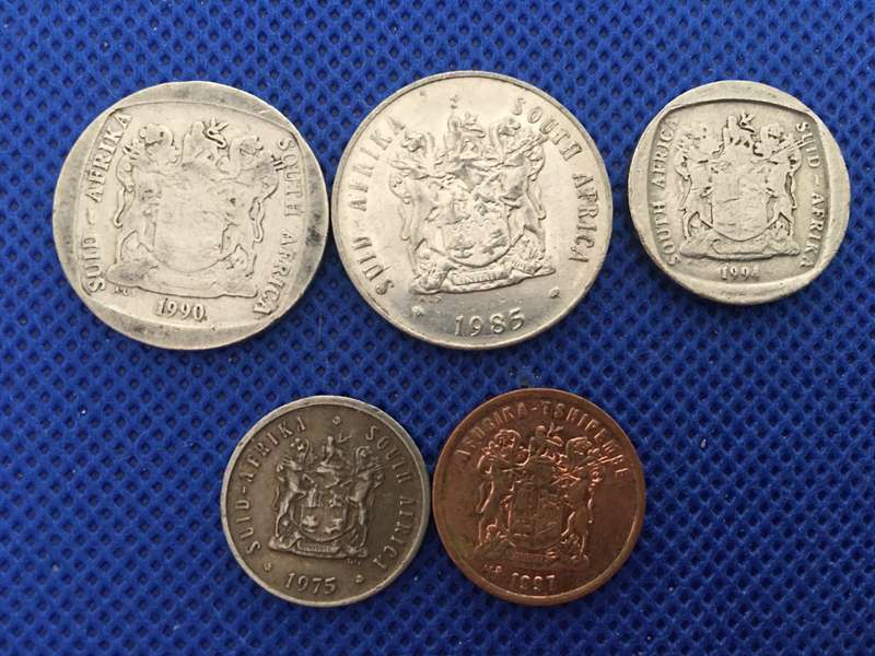 SOUTH AFRICA - LOT OF 5 COINS - (A4)   R2  R1 20c 5c 2c all crested