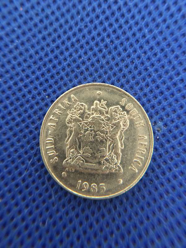 SOUTH AFRICA - LOT OF 5 COINS - (A4)   R2  R1 20c 5c 2c all crested