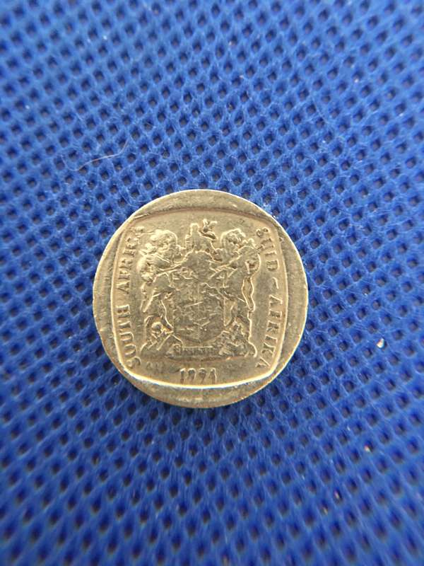 SOUTH AFRICA - LOT OF 5 COINS - (A4)   R2  R1 20c 5c 2c all crested
