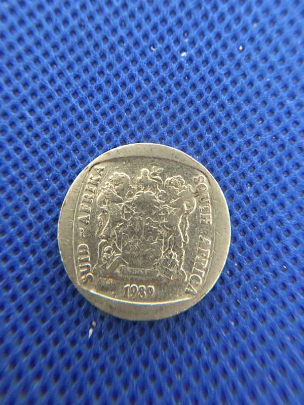 SOUTH AFRICA -  LOT OF 5 COINS - R2  R1  2c 20c  5c   (A5) all crested coins