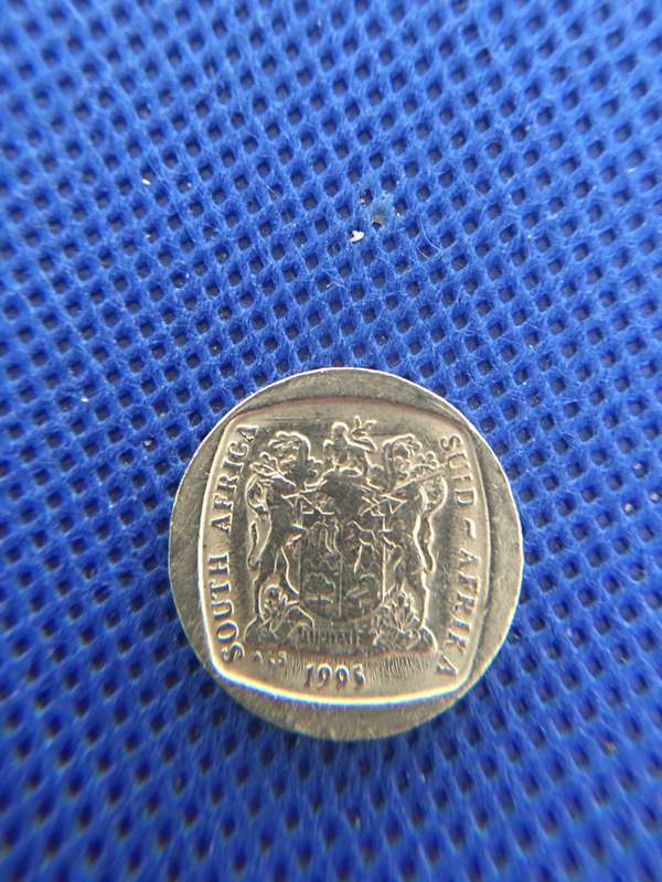 SOUTH AFRICA -  LOT OF 5 COINS - R2  R1  2c 20c  5c   (A5) all crested coins