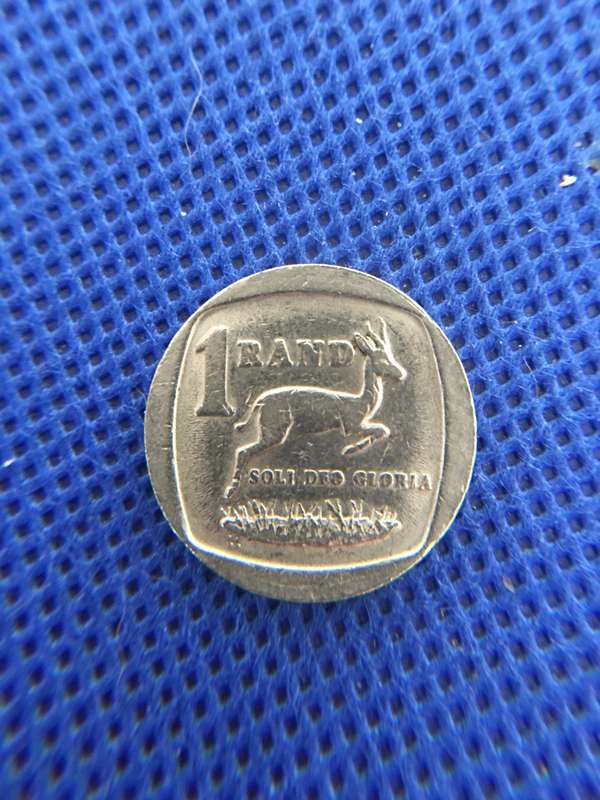 SOUTH AFRICA -  LOT OF 5 COINS - R2  R1  2c 20c  5c   (A5) all crested coins