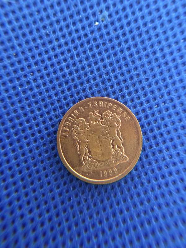 SOUTH AFRICA -  LOT OF 5 COINS - R2  R1  2c 20c  5c   (A5) all crested coins