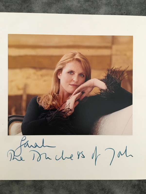 LOVELY AUTOGRAPH OF DUTCHESS OF YORK SARAH FERGUSON
