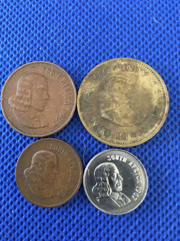 SOUTH AFRICA - LOT OF 4 JAN VAN RIEBEEK COINS - 2c  5c  1c  1/2c - 1967
