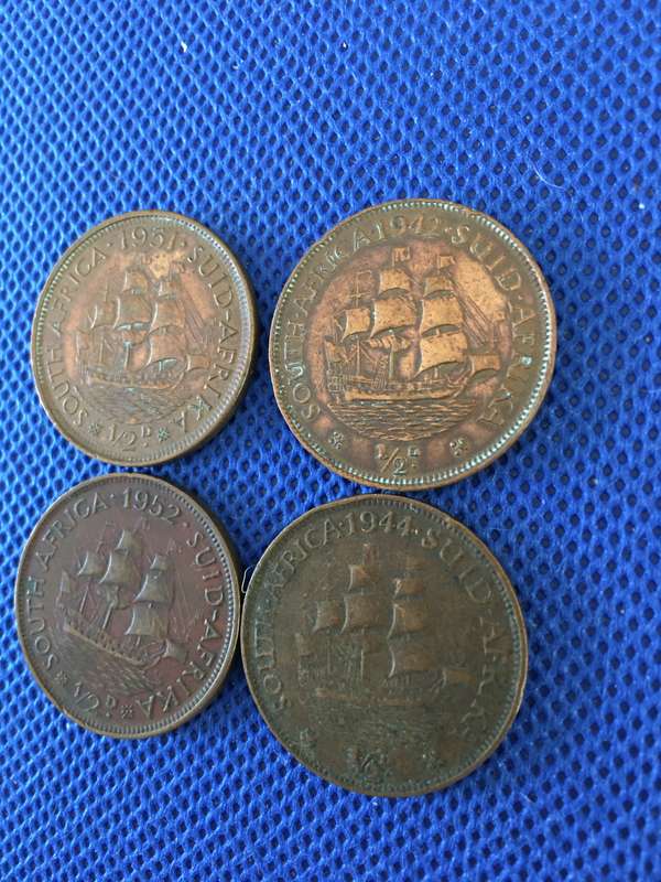 SOUTH AFRICA 4 HALF PENNIES  - 1952 - 1951 - 1942 - 1944