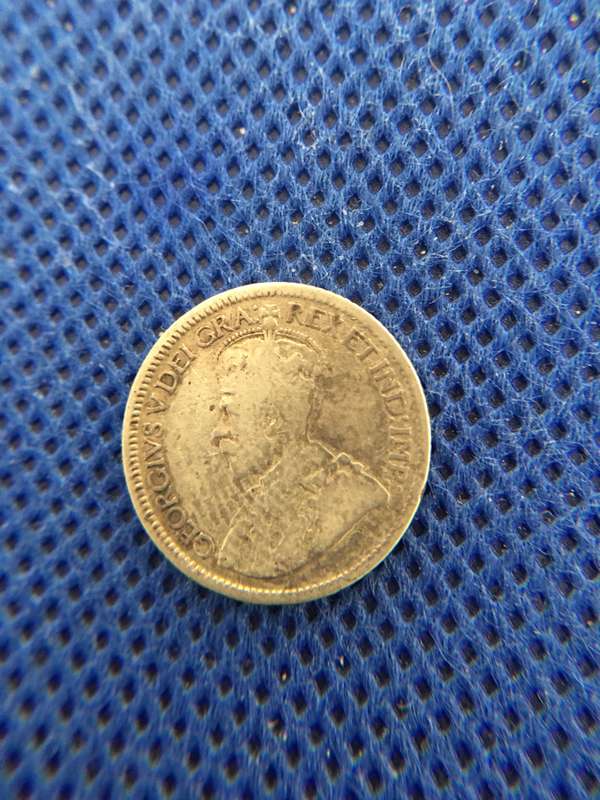 CANADA -  10c CANADA TICKY SIZE 1918 SILVER