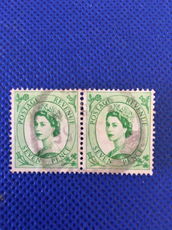 GREAT BRITAIN USED QUEEN ELIZABETH STAMPS PAIR