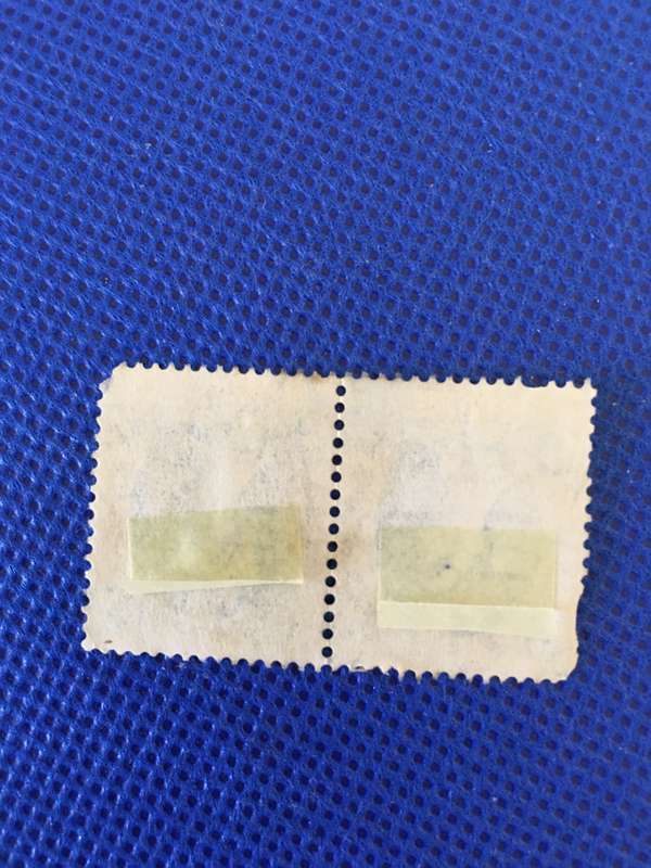 GREAT BRITAIN PAIR  OF USED STAMPS