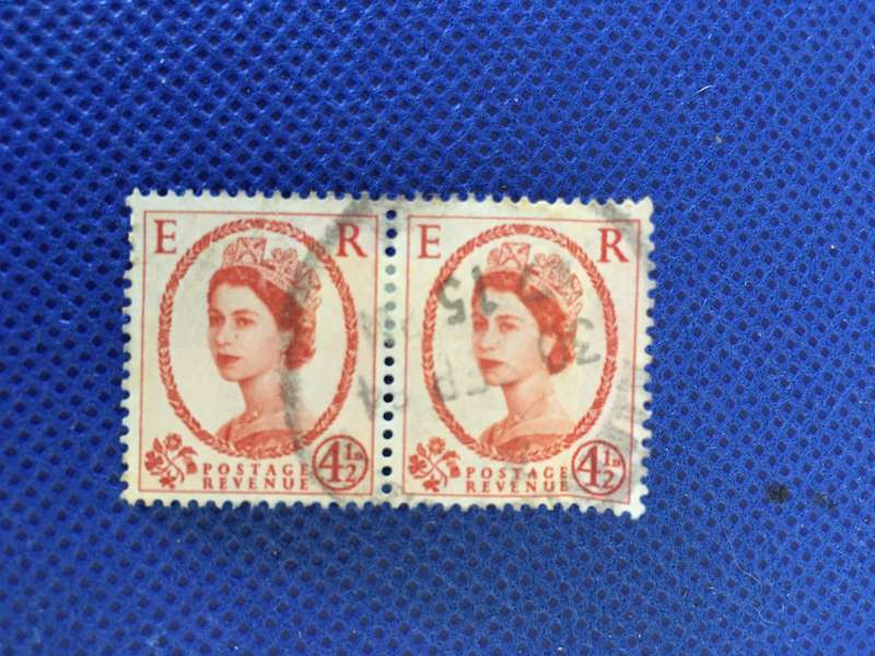 GREAT BRITAIN USED PAIR QUEEN ELIZABETH