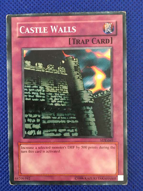 YU-GI-OH TRADING CARD - CASTLE WALLS
