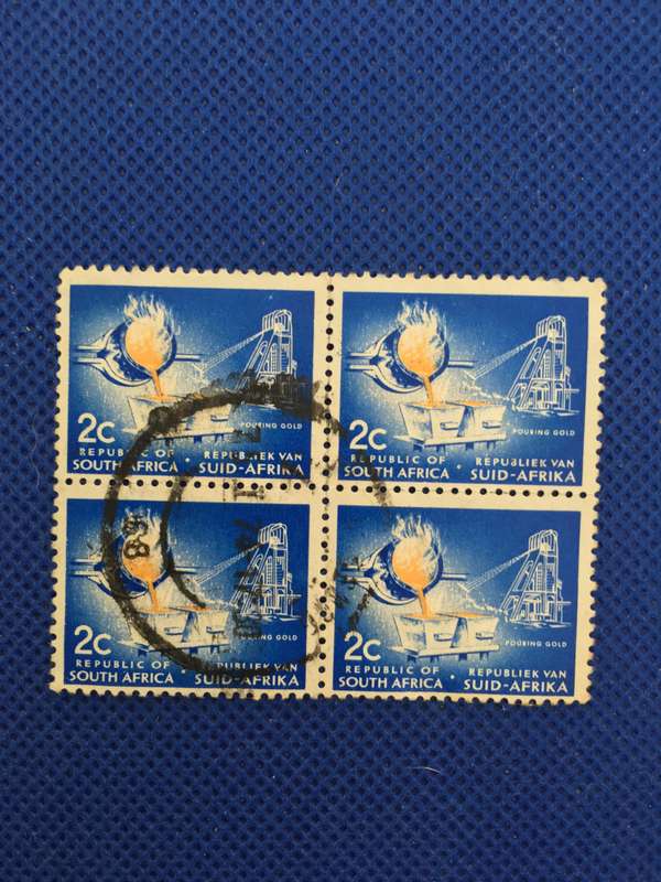 SOUTH AFRICA BLOCK OF 4 POURING GOLD USED STAMPS