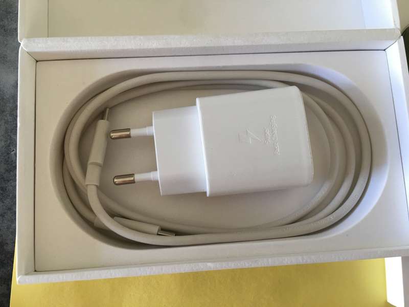 IQOS LOT   -  IQOS ILUMA DEVICE WITH CHARGER AND TEREA 2 FULL BOXES AND 3 SEMI FILLED BOXES