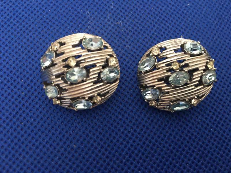 VINTAGE TRIFARI EAR RINGS WITH STONES