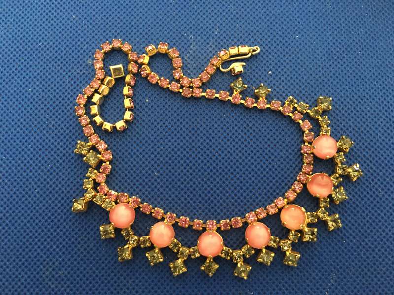 LOVELY VINTAGE NECKLACE WITH STONES
