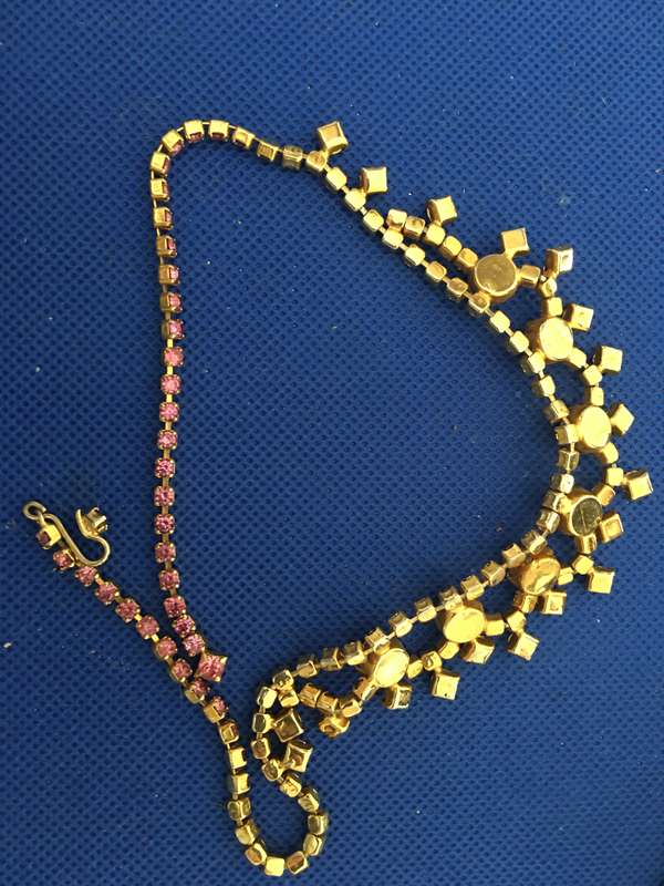 LOVELY VINTAGE NECKLACE WITH STONES