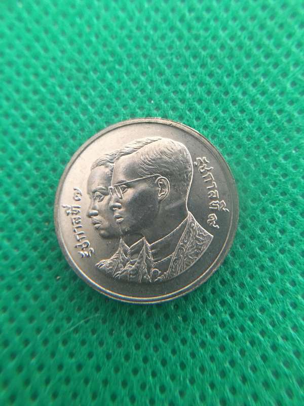 THAILAND 10 BAHT COIN - BEAUTIFUL CONDITION