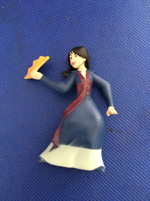 DISNEY - MULAN STORYBOOK 9 FIGURINES AND PLAYMAT  - 2000 MADE IN CANADA