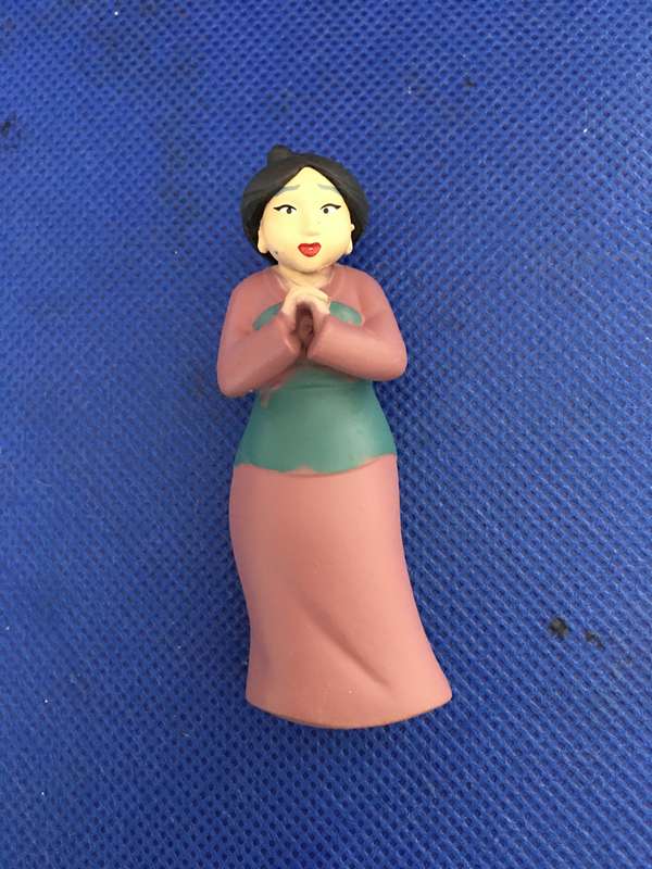 DISNEY - MULAN STORYBOOK 9 FIGURINES AND PLAYMAT  - 2000 MADE IN CANADA