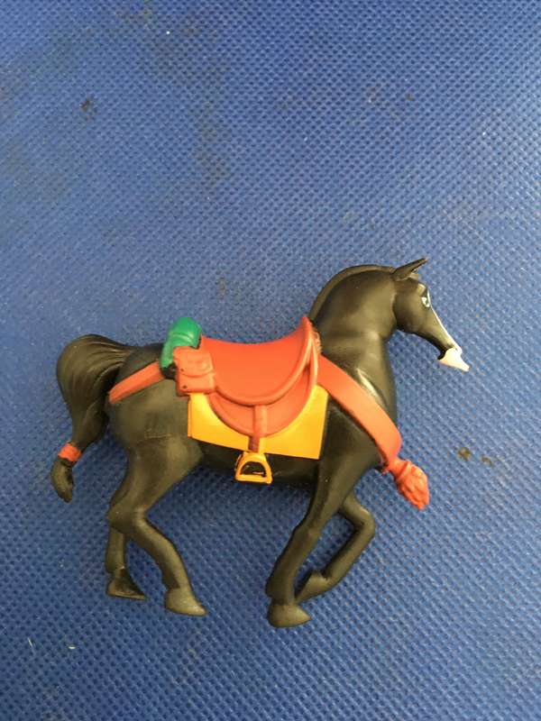 DISNEY - MULAN STORYBOOK 9 FIGURINES AND PLAYMAT  - 2000 MADE IN CANADA