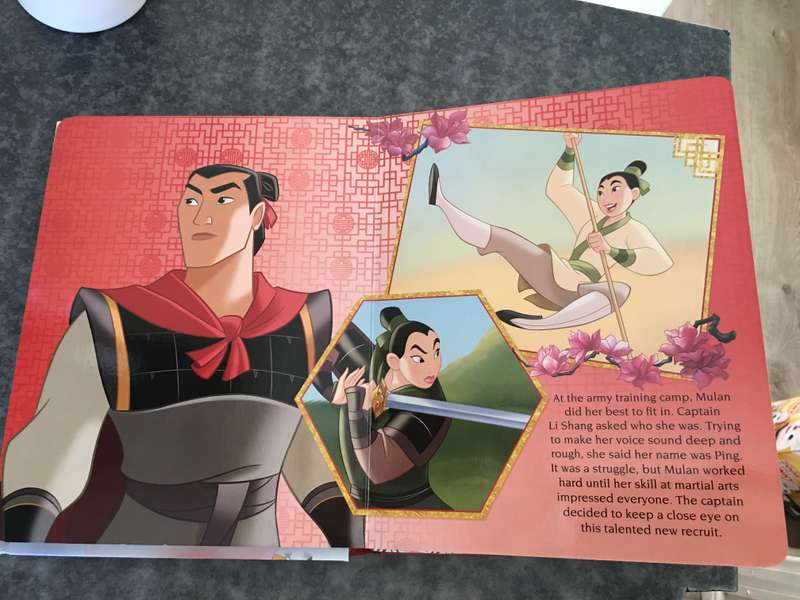 DISNEY - MULAN STORYBOOK 9 FIGURINES AND PLAYMAT  - 2000 MADE IN CANADA