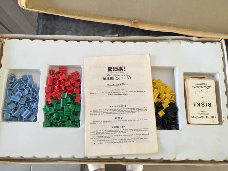 RISK WORLD STRATERGY GAME - ENG / AFR - 1959