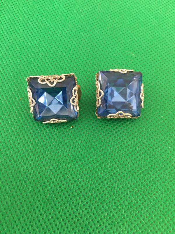 LOVELY VINTAGE EARRINGS  WITH LARGE STONES