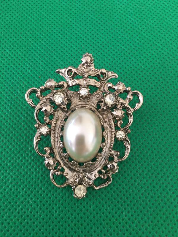 LOVELY VINTAGE BROOCH