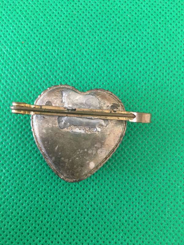 LOVELY VINTAGE RIO BROOCH