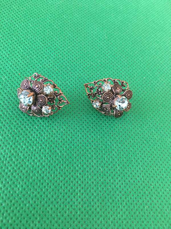 LOVELY VINTAGE EARRINGS WITH STONES