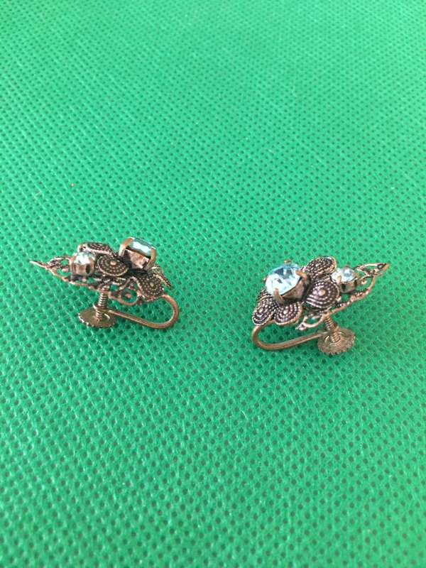 LOVELY VINTAGE EARRINGS WITH STONES