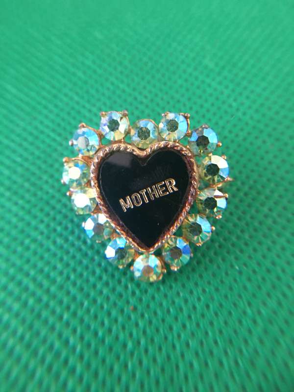 LOVELY VINTAGE BROOCH WITH STONES