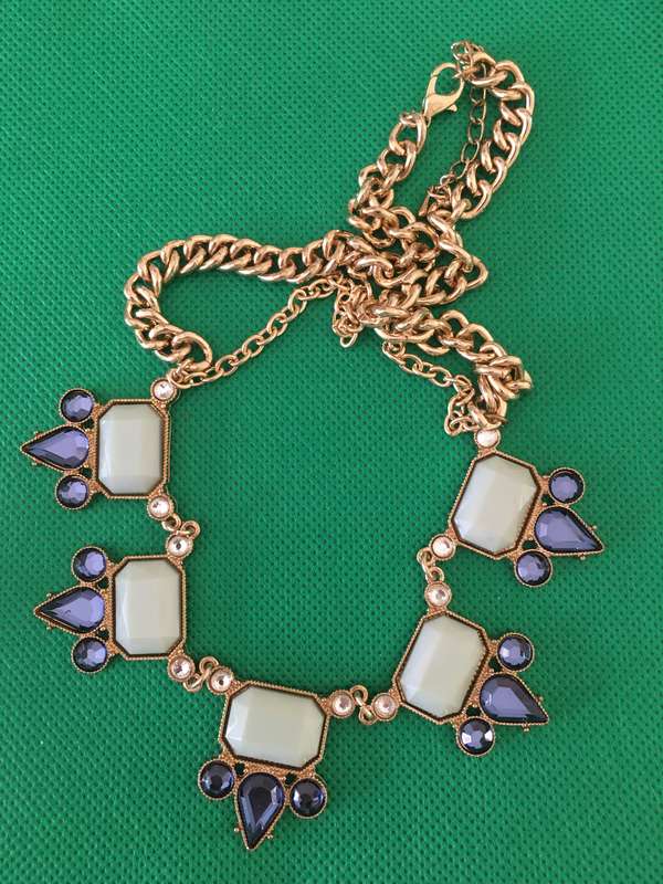 LOVELY VINTAGE NECKLACE WITH STONES