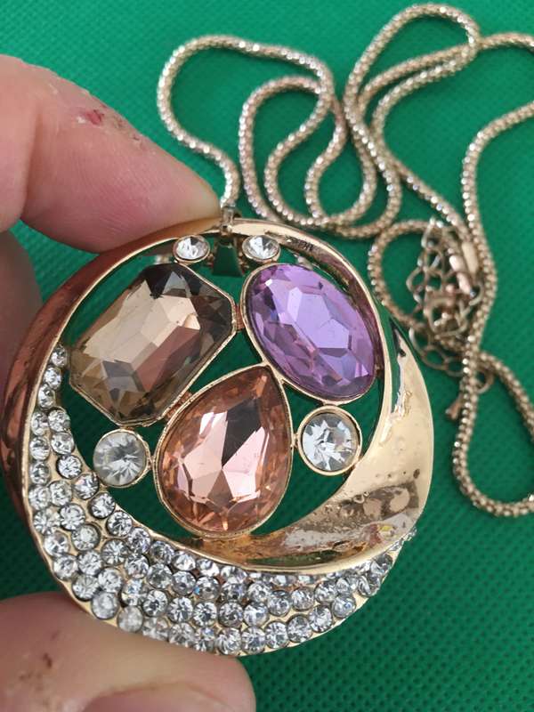 VINTAGE NECKLACE WITH STONES