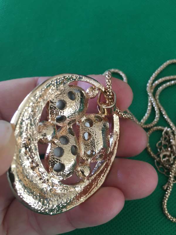 VINTAGE NECKLACE WITH STONES